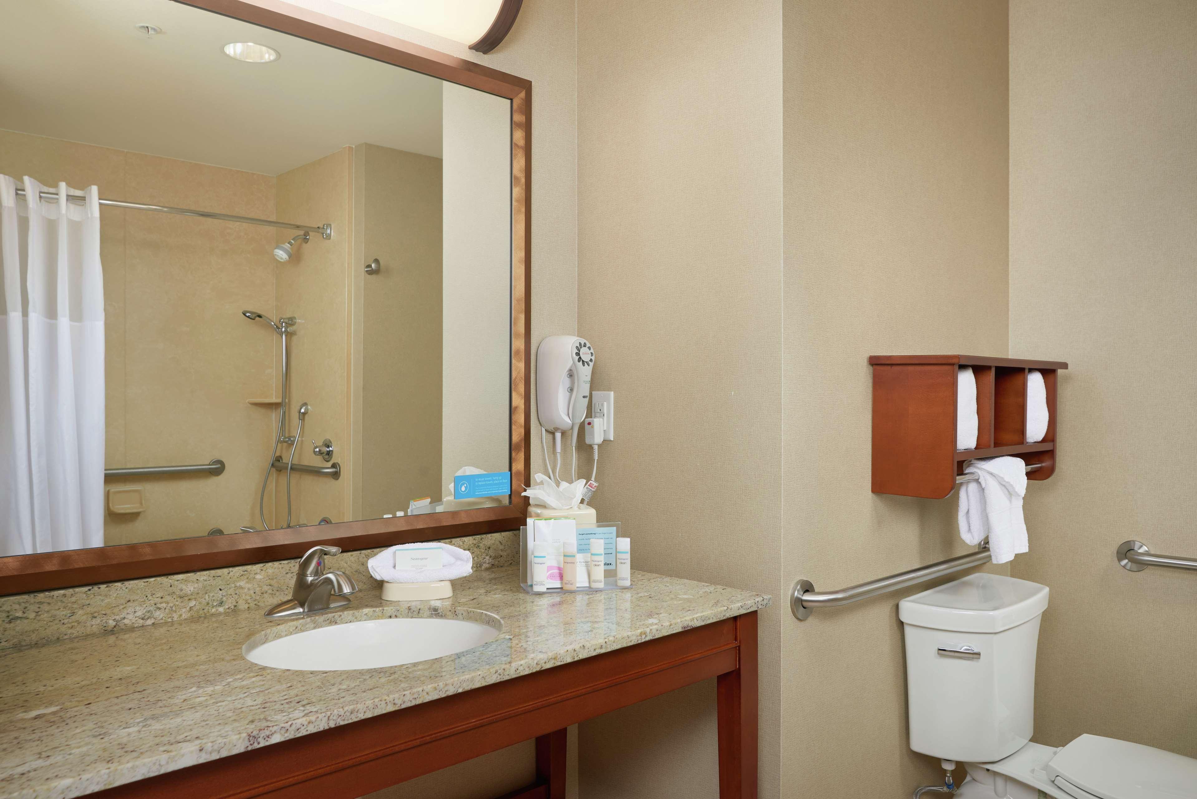 Hampton Inn And Suites Салем Екстериор снимка
