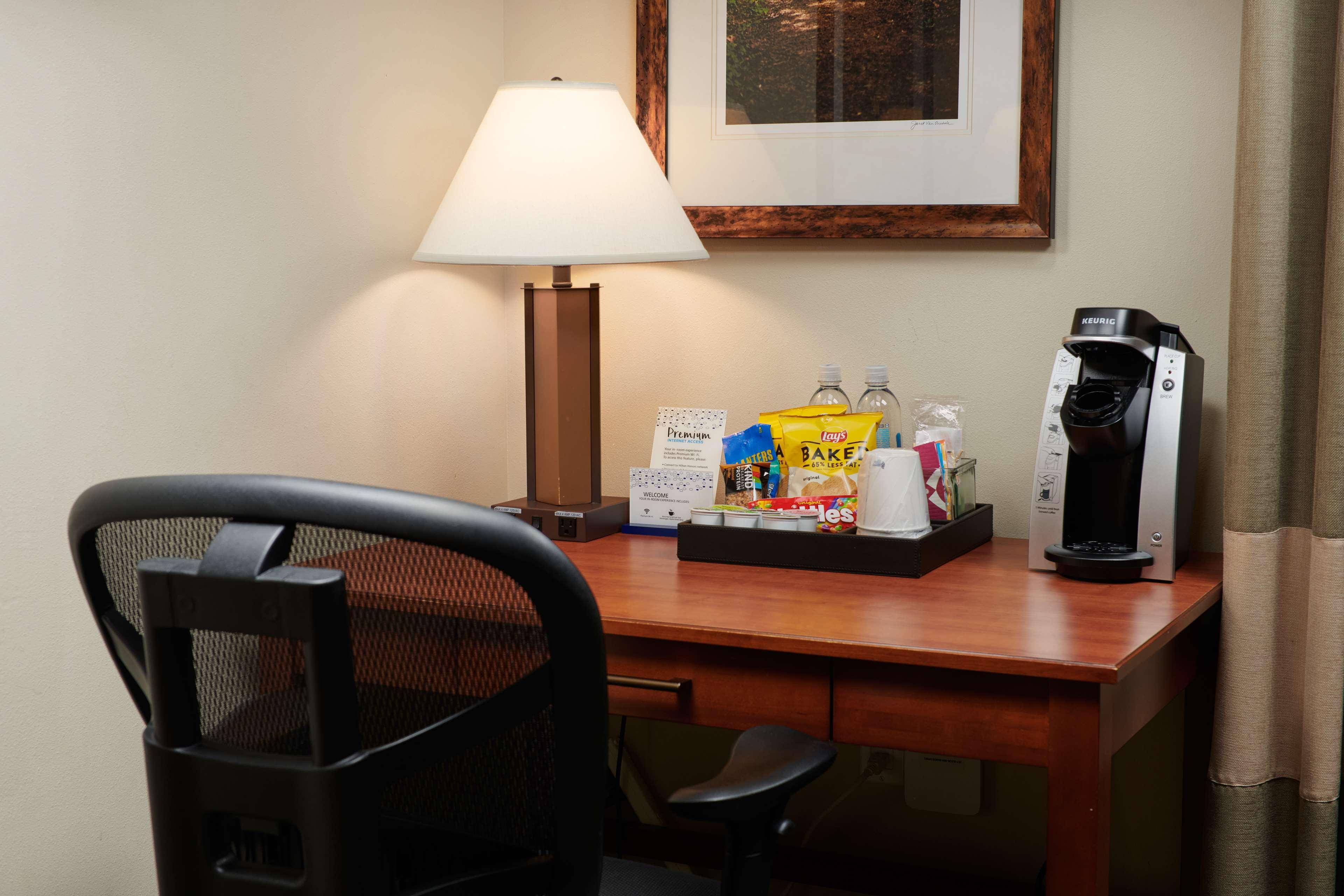 Hampton Inn And Suites Салем Екстериор снимка