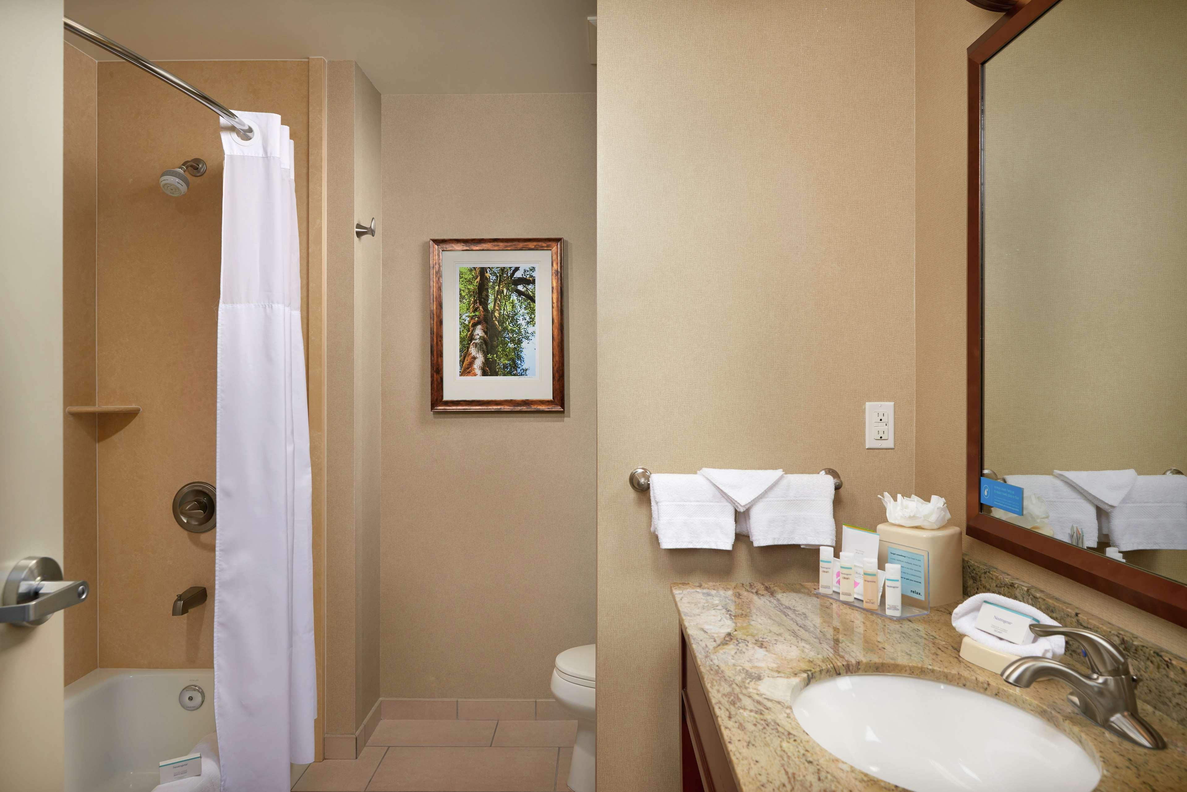Hampton Inn And Suites Салем Екстериор снимка
