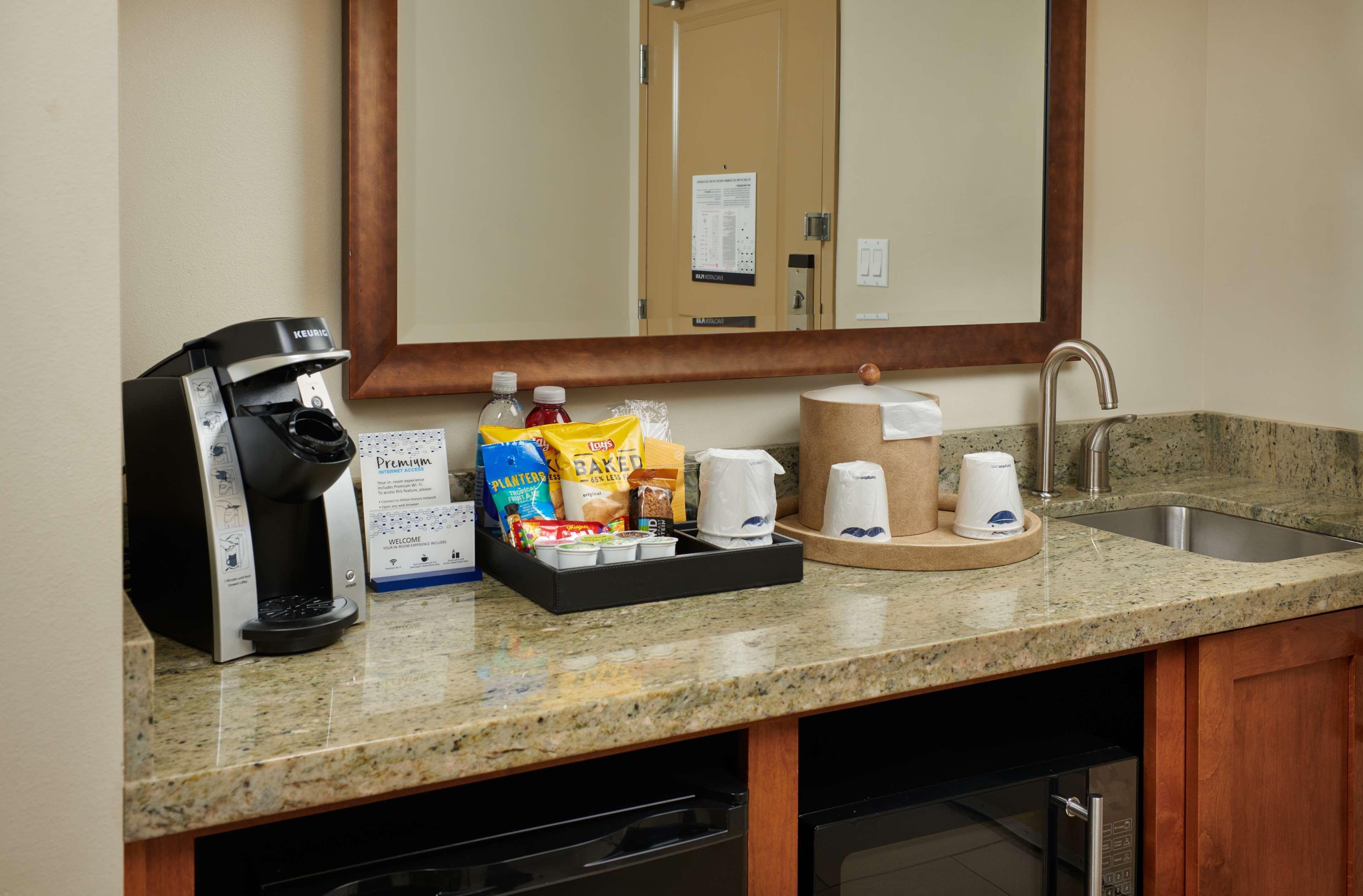 Hampton Inn And Suites Салем Екстериор снимка
