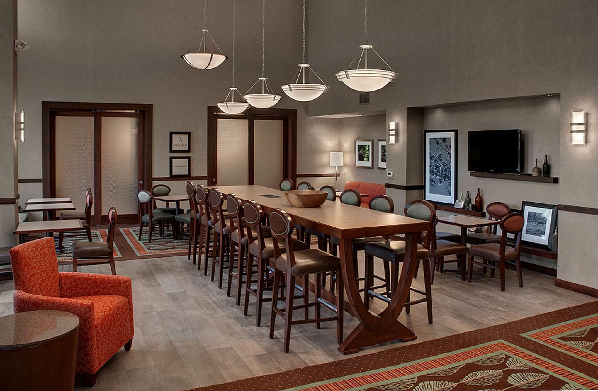 Hampton Inn And Suites Салем Екстериор снимка