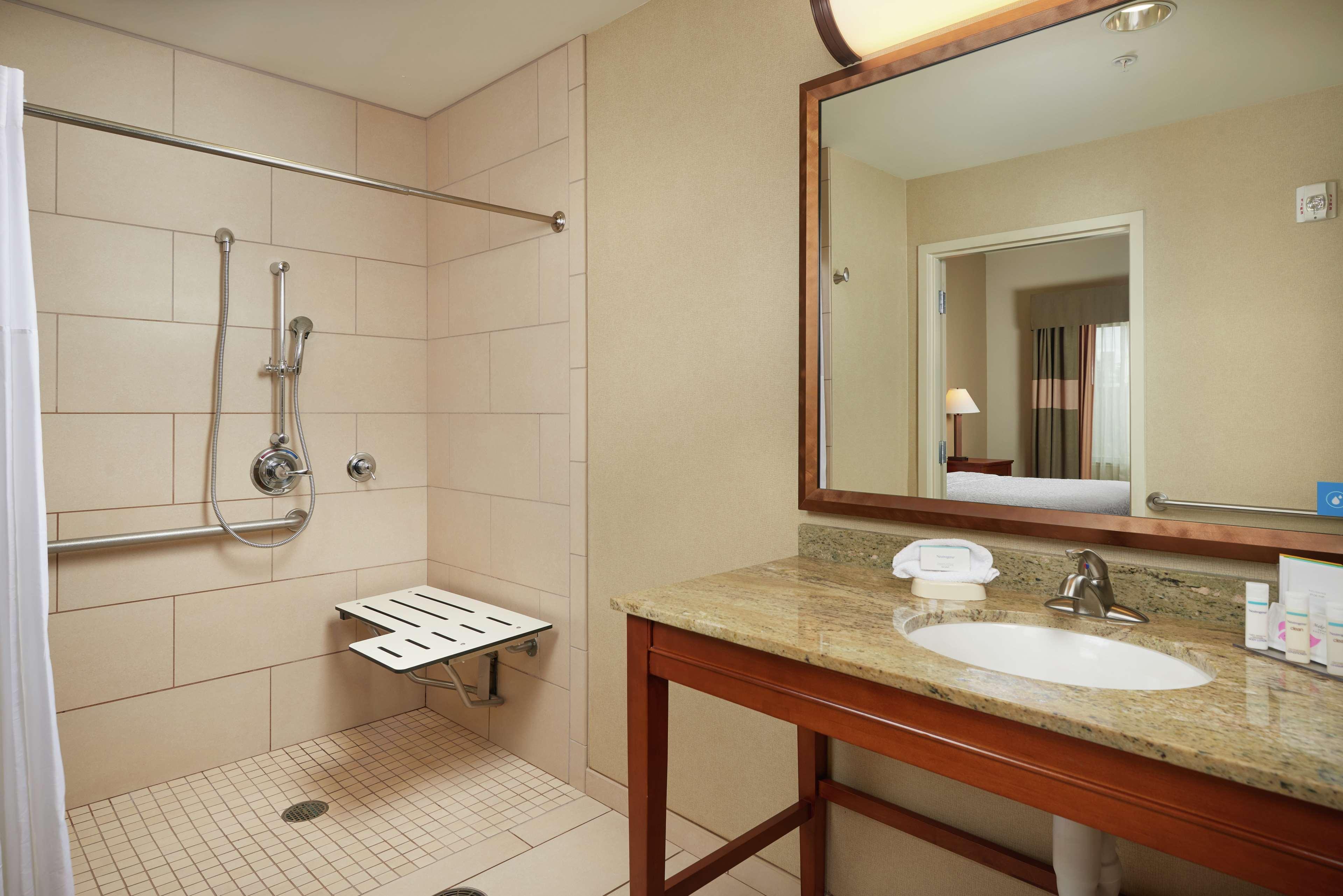 Hampton Inn And Suites Салем Екстериор снимка