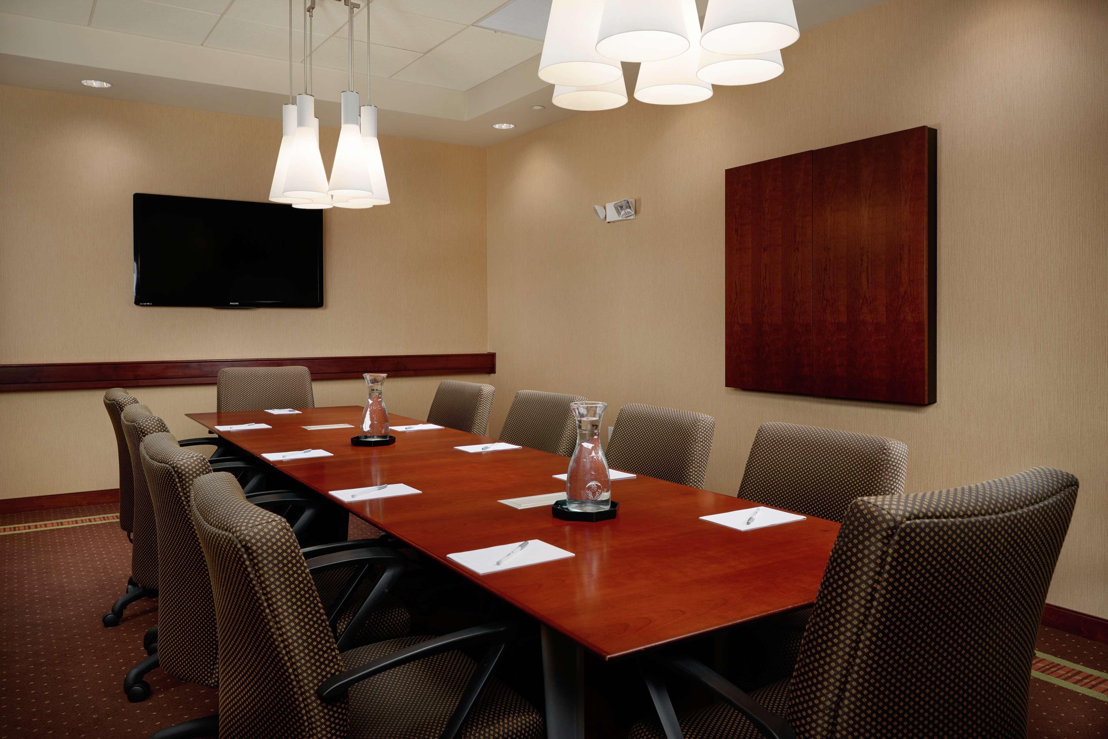 Hampton Inn And Suites Салем Екстериор снимка