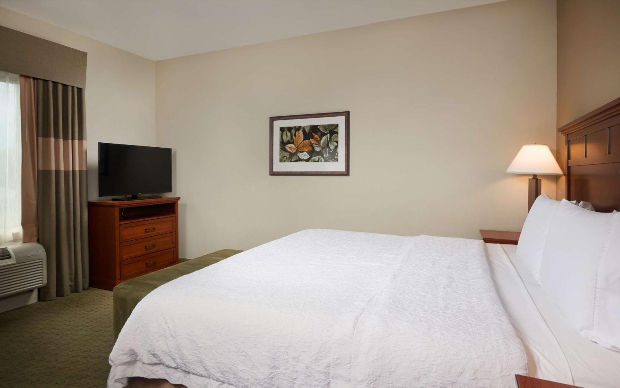Hampton Inn And Suites Салем Екстериор снимка