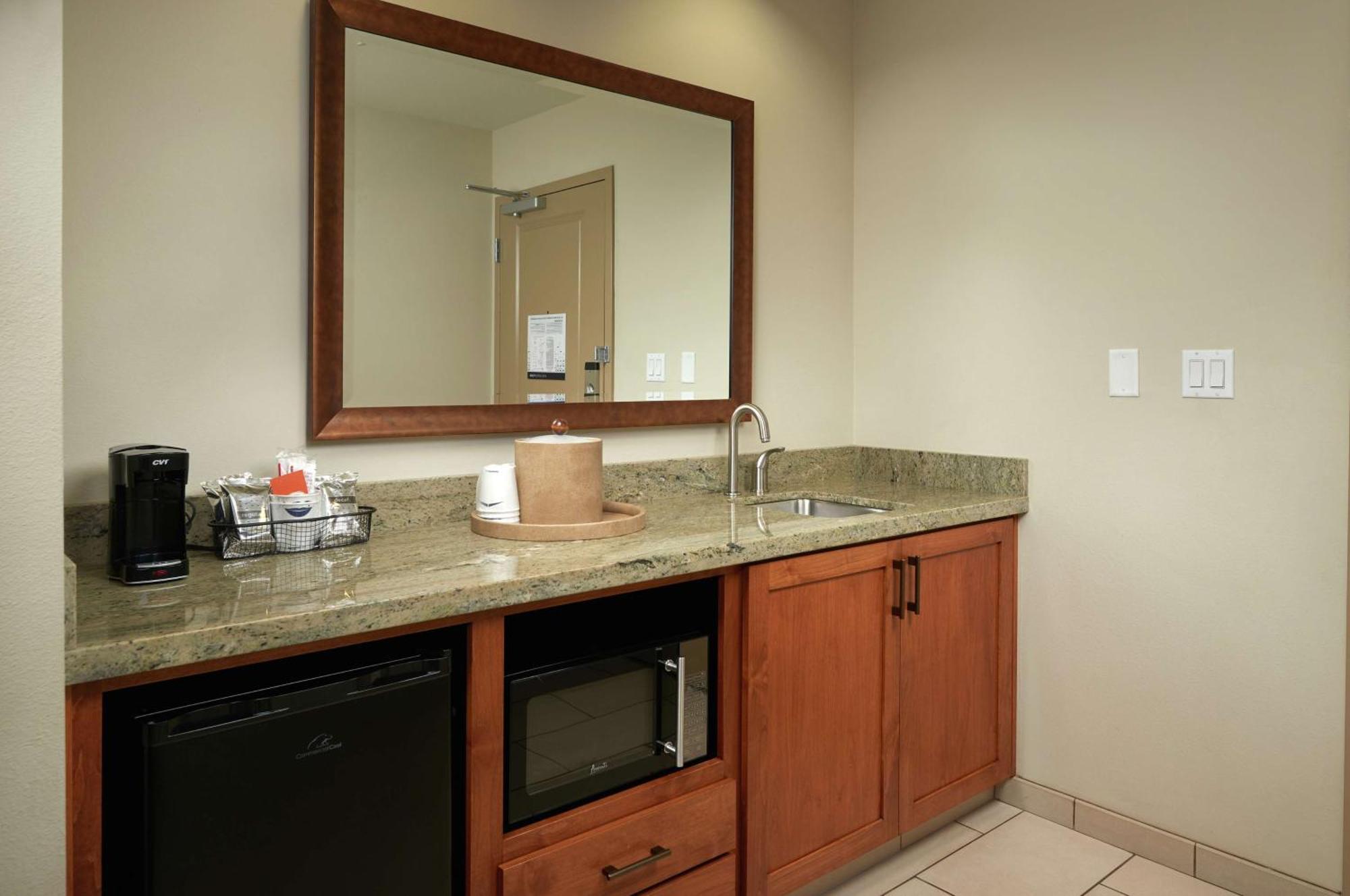Hampton Inn And Suites Салем Екстериор снимка